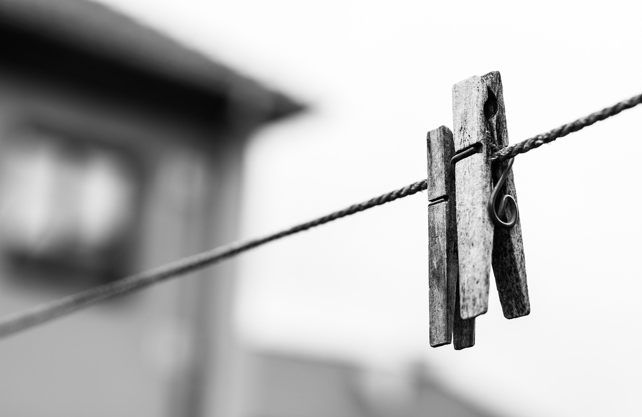 Comment fabriquer ses propres étagères suspendues avec de la corde ? apprenez à fabriquer des étagères suspendues avec de la corde pour un rangement original et décoratif, parfait pour un intérieur bohème et naturel.