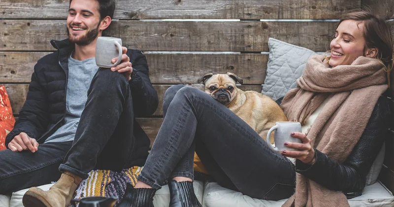 Attache, velcro, élastiques : comment empêcher le coussin de glisser