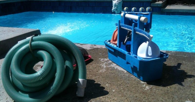 Piscine hors sol nettoyage : les gestes simples pour une eau toujours claire